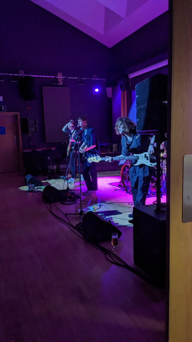 PGtipss's tweet photo. Great to see the final #Crosswire of the year in full swing! Properly loud, properly bold - cracking! @LeedsMusicDrama #training #popularmusic #songwriting #HE https://t.co/w3olHI3LhD