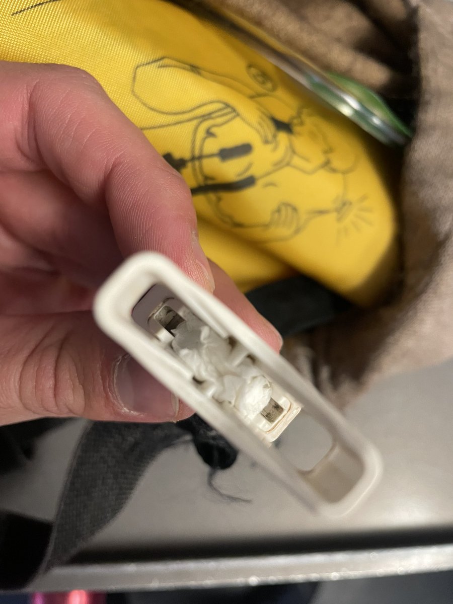 BCaarturo's tweet photo. Haciendo la demo del Praga esta mañana, un graciosillo que ha querido hacer alguna novatada a algún nuevo, no ha quitado el papel. Quién ha hecho la demo con el papel puesto ? 🙋🏻‍♂️😂 A quién no le sonaba el click? 🙋🏻‍♂️😂  Qué vergüenza!! Luego evidentemente he hecho un ISO https://t.co/RkyFzsY1Zh
