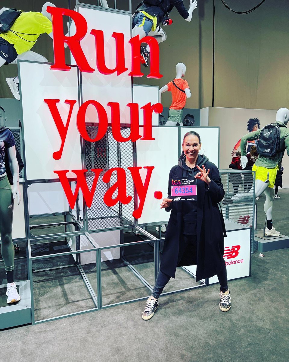 MajaGedosev's tweet photo. Picked up my number for the #tcslondonmarathon 2023 and can’t wait to get to that finish line!! @JetBlue #jetblue #jetblueforgood let’s go!!! 💙🏃🏻♀️🇬🇧💪🏻✈️ @InspireEBP https://t.co/AiDUlJcDtV