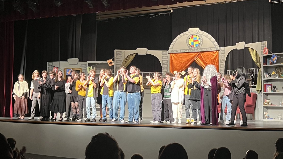 BwickStuCo's tweet photo. 🙌🙌 IT WAS AMAZING SEEING SOME OF OUR STUCO MEMBERS AND OFFICERS IN TONIGHTS SHOWING OF PUFFS 🙌🙌

GREAT JOB TO OUR BHS THEATER DEPARTMENT 🎭 https://t.co/3Kcyd6kdgc
