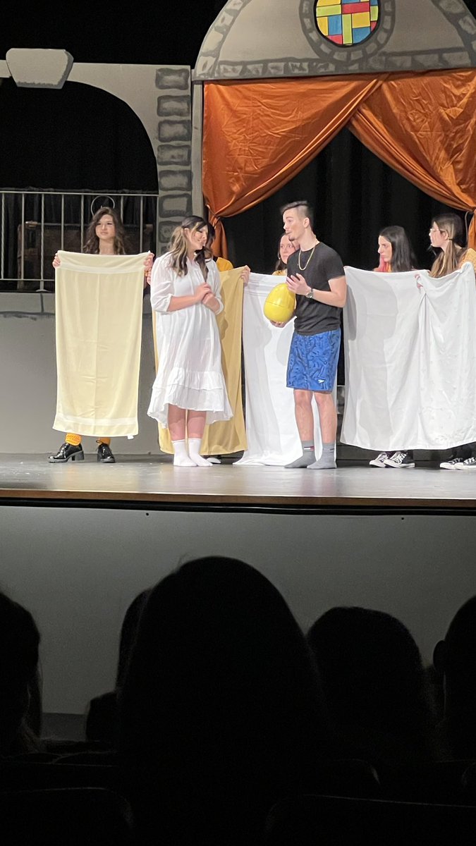 BwickStuCo's tweet photo. 🙌🙌 IT WAS AMAZING SEEING SOME OF OUR STUCO MEMBERS AND OFFICERS IN TONIGHTS SHOWING OF PUFFS 🙌🙌

GREAT JOB TO OUR BHS THEATER DEPARTMENT 🎭 https://t.co/3Kcyd6kdgc