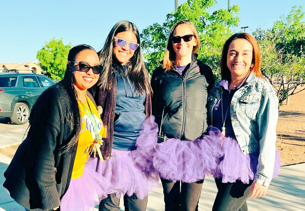 De_White_LaNube's tweet photo. Thank you Tu-tu Crew for welcoming scholars with music and school spirit this Friday! #TeamSISD #HeroPride https://t.co/RrAmFd02Dw