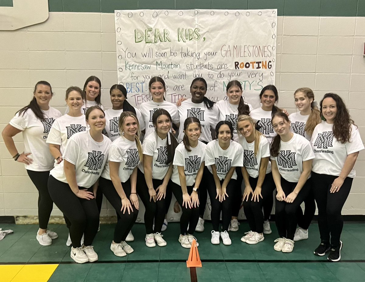 KMHS FB/Comp Cheer tweet media