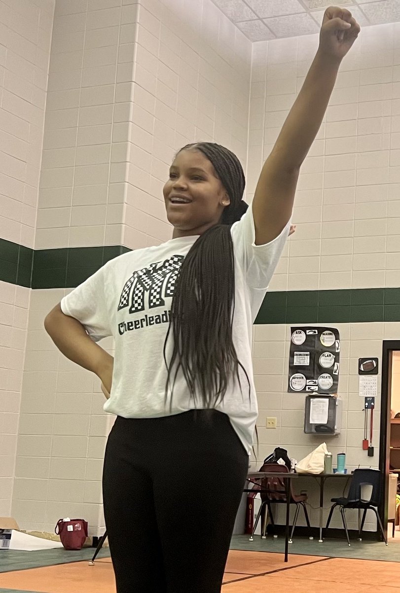 KMHS FB/Comp Cheer tweet media