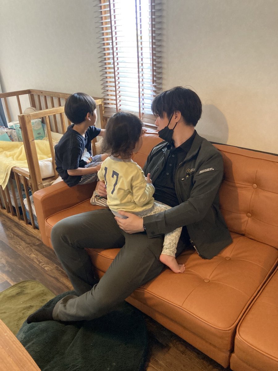 LightupOita's tweet photo. 子供にえらいモテるんやで。(お客様のお子様) https://t.co/WzQXsdR8PI