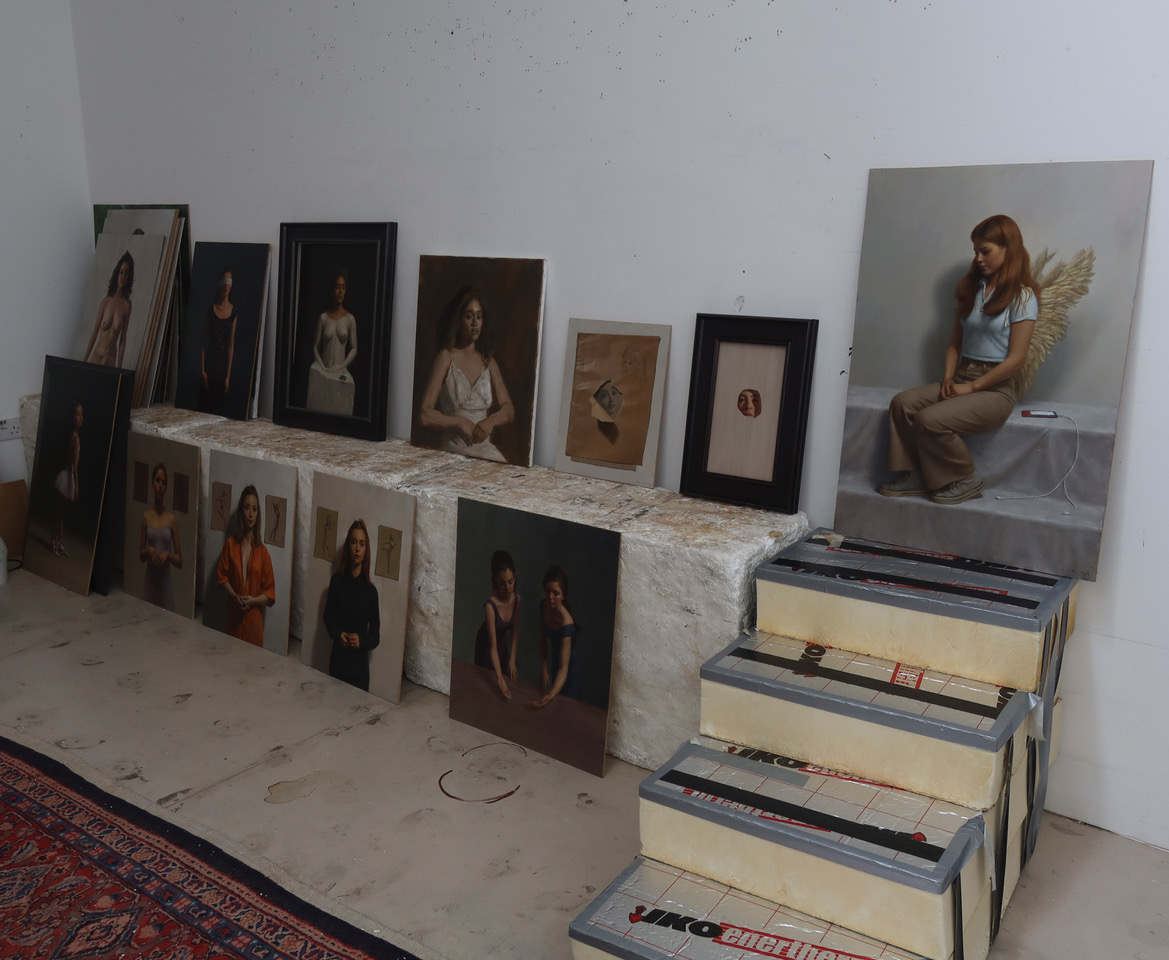 WHHolland's tweet photo. A peek inside the studio, thought you'd like an update*
New works soon. New website soon. 

#oilpaintingoncanvas #insidethestudio #artstudio #beautifulartwork #harryholland https://t.co/v3b9s3KFJD