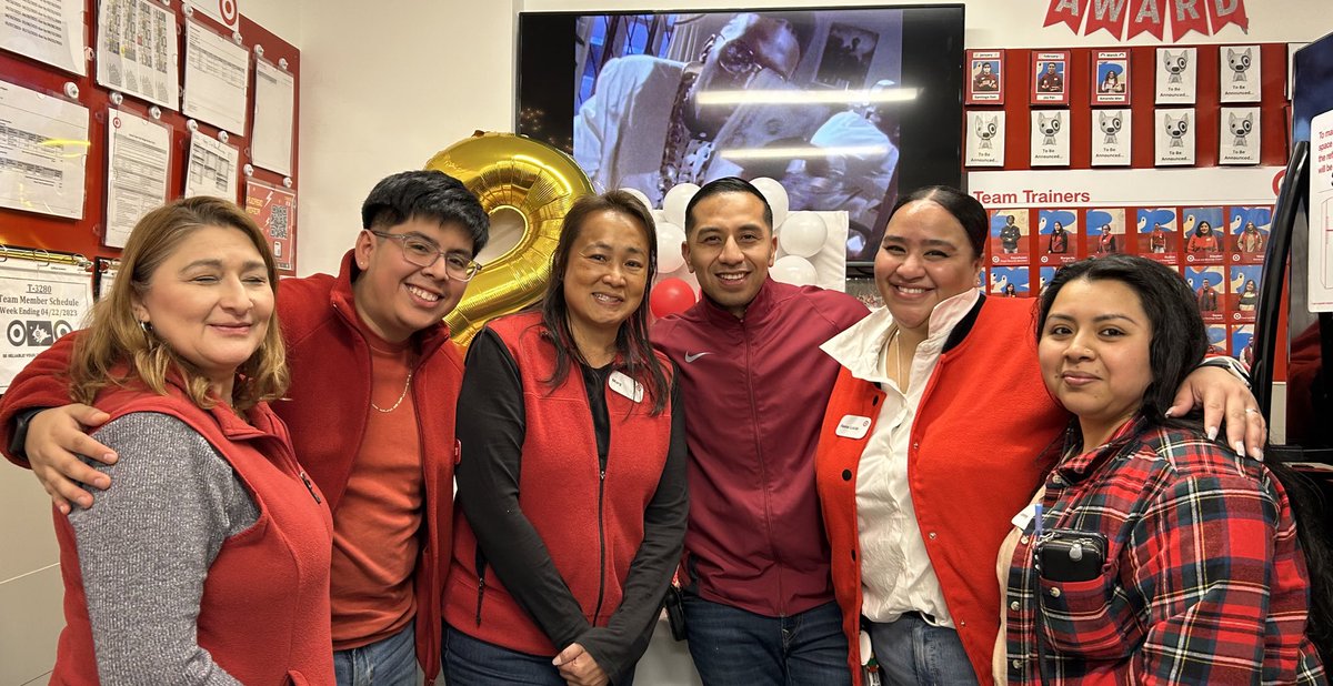 MannyTGT28's tweet photo. Celebrating #T3280 #JacksonHeights 2 Year #Anniversary alongside the BEST team in Retail #TargetTeams 🤩 How far we’ve come 🥲! Thanking my team for the massive results delivered by their Hard work, Passion and Care ♥️🎯 #CareGrowWin TOGETHER @NicoleTonnessen @VanessaMolina_1 https://t.co/OsoLWS7Eds
