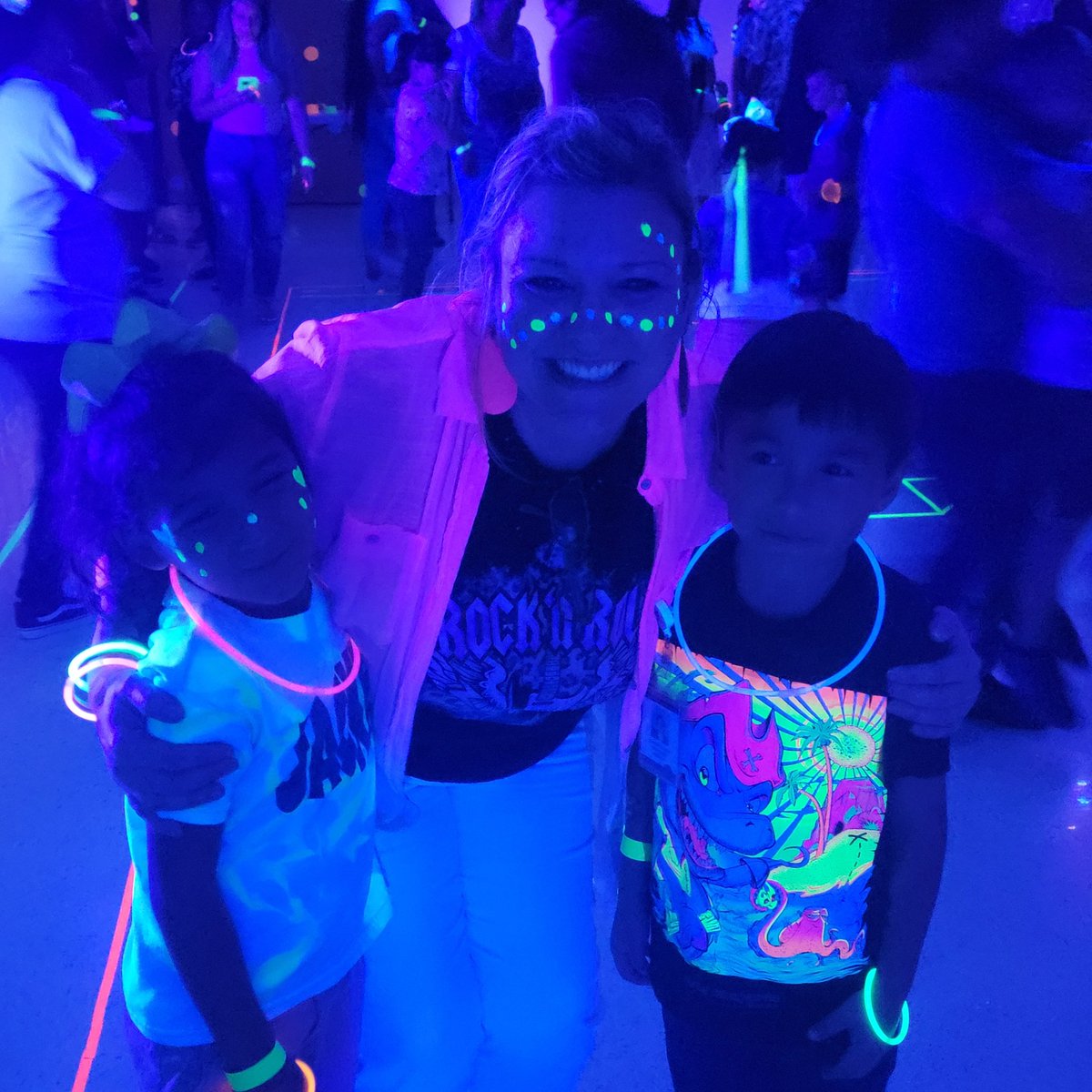 What a fun way to end the week <a href="/ashleycook1988/">Ashley</a> <a href="/FISD_Ingram/">Hazel Ingram Elementary School</a> than with a #glowparty #thankYouPTO #ingramingenuity #kinderfun