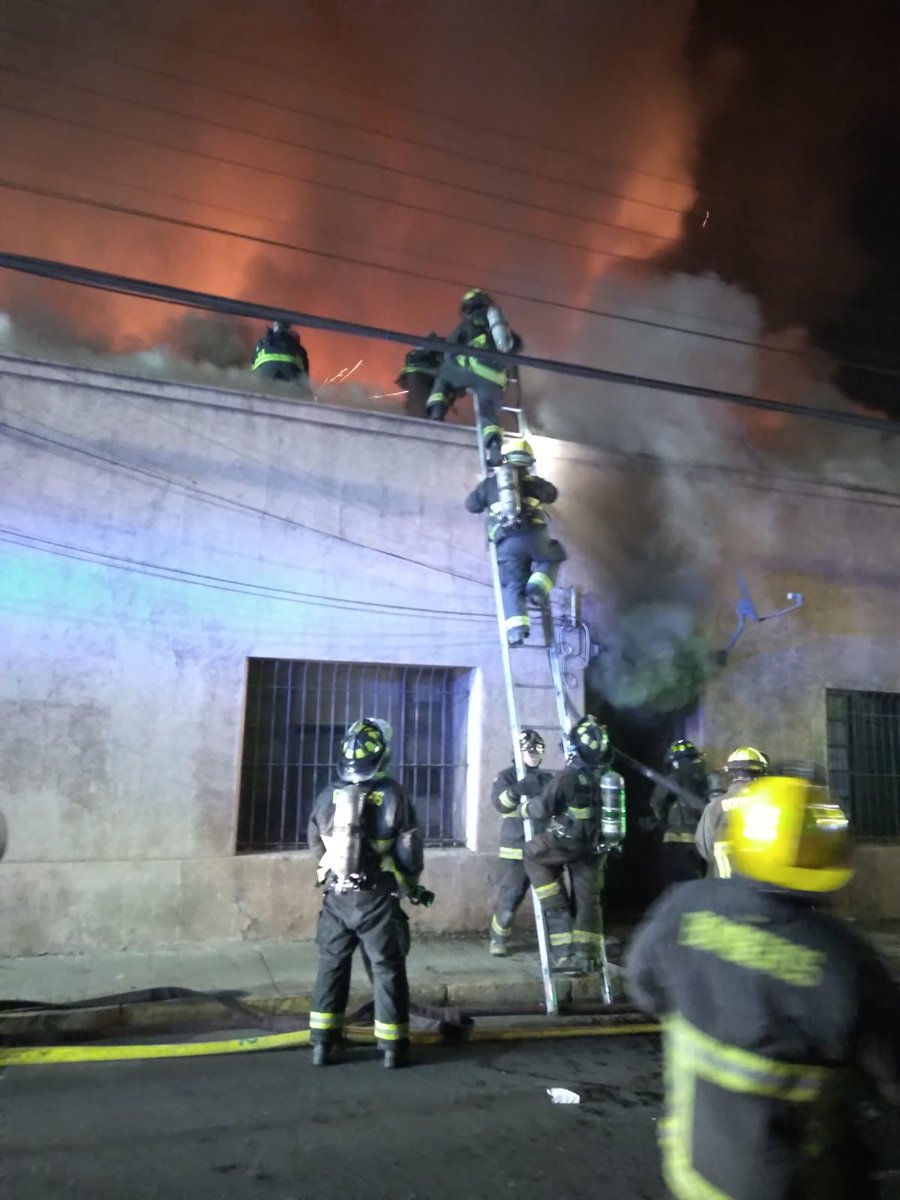 sanchezmoran24's tweet photo. Incendio #Rancagua Ibieta - Bueras @bombaohiggins https://t.co/h1xwxUduBz