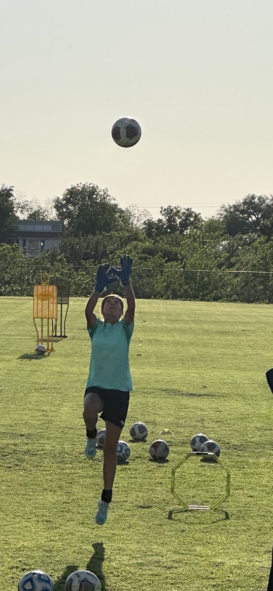 miboynton's tweet photo. Having fun on a Friday night watching my favorite keeper train! @CBoyntonGK https://t.co/7m1AIbNqzH