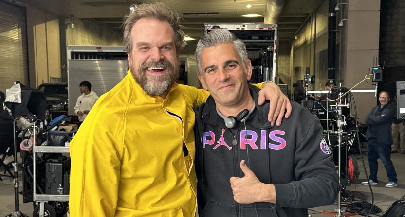 davidkharbourbr's tweet image. 📸 | David Harbour como Gordo St. John no making off do comercial da TNT.