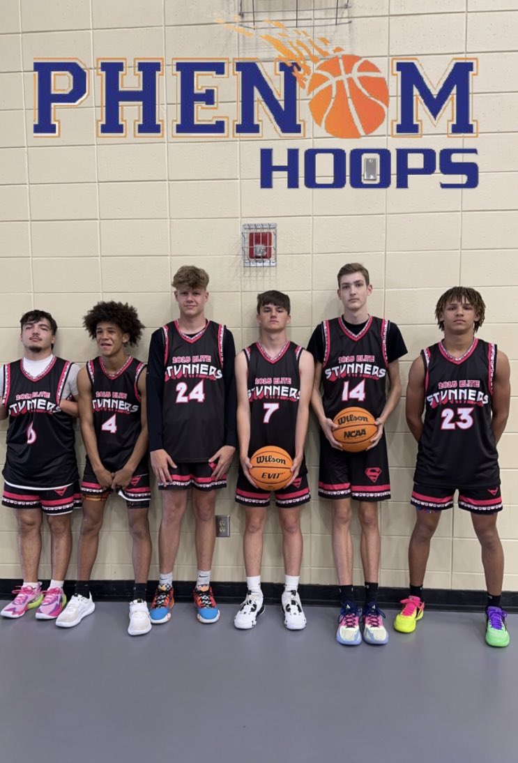 stunners2025's tweet photo. Stunners ready for an exciting weekend @Phenom_Hoops 
First game 6’4 @Ethanfine_ got a smooth 25 points. 🏀👌🏽 https://t.co/l8crdBPbwu