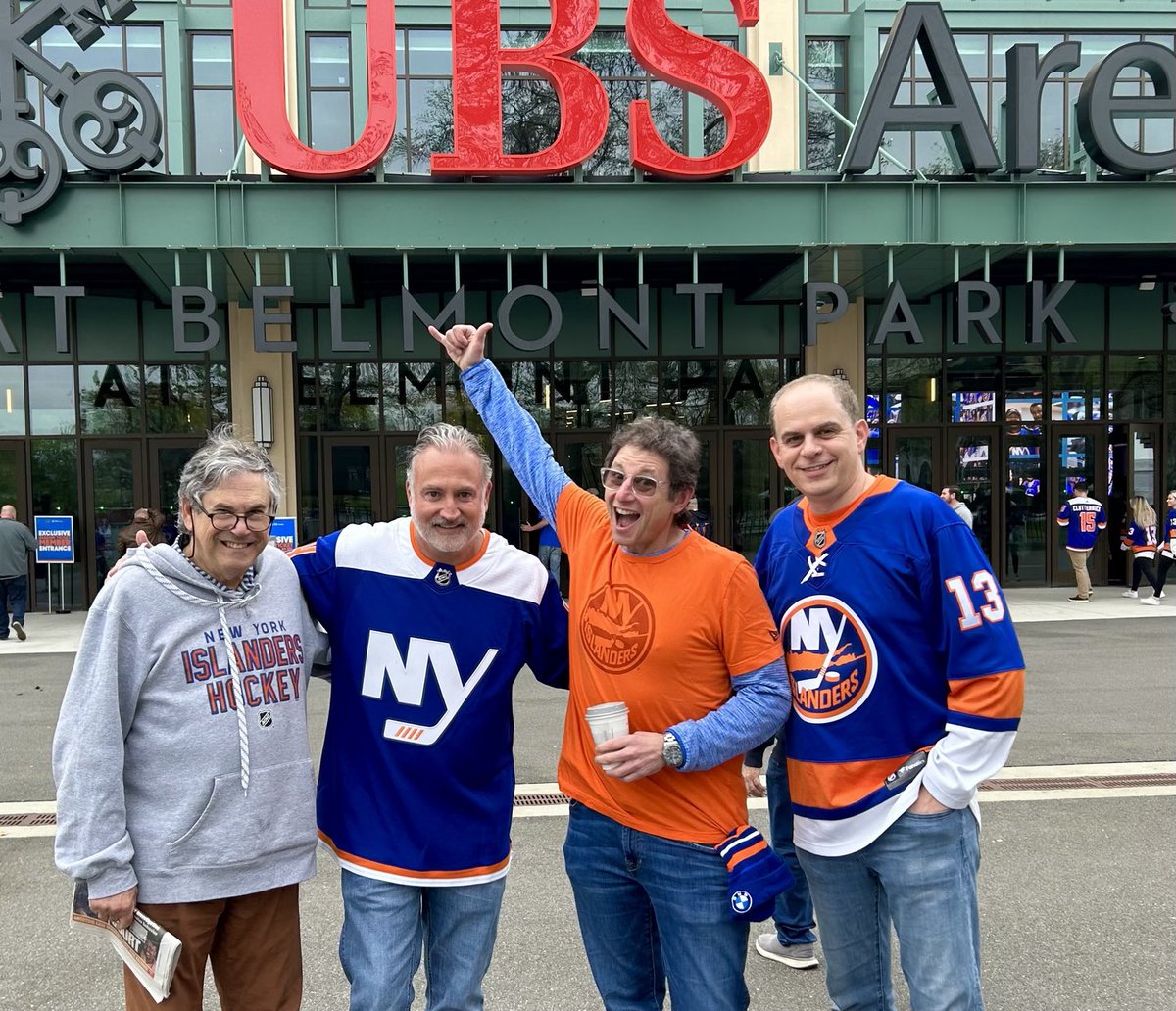 Stam6's tweet photo. ⁦@NYIslanders⁩ let’s go Islanders!!!!! https://t.co/qUZWg4B4bi