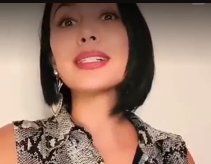 pauvalpa's tweet image. La presidenta de #poderprieto Maya Zapata usando filtros para no parecer prieta, en tono fanfarrón clasista...sin congruencia el clan "prieto"
#MayaZapata