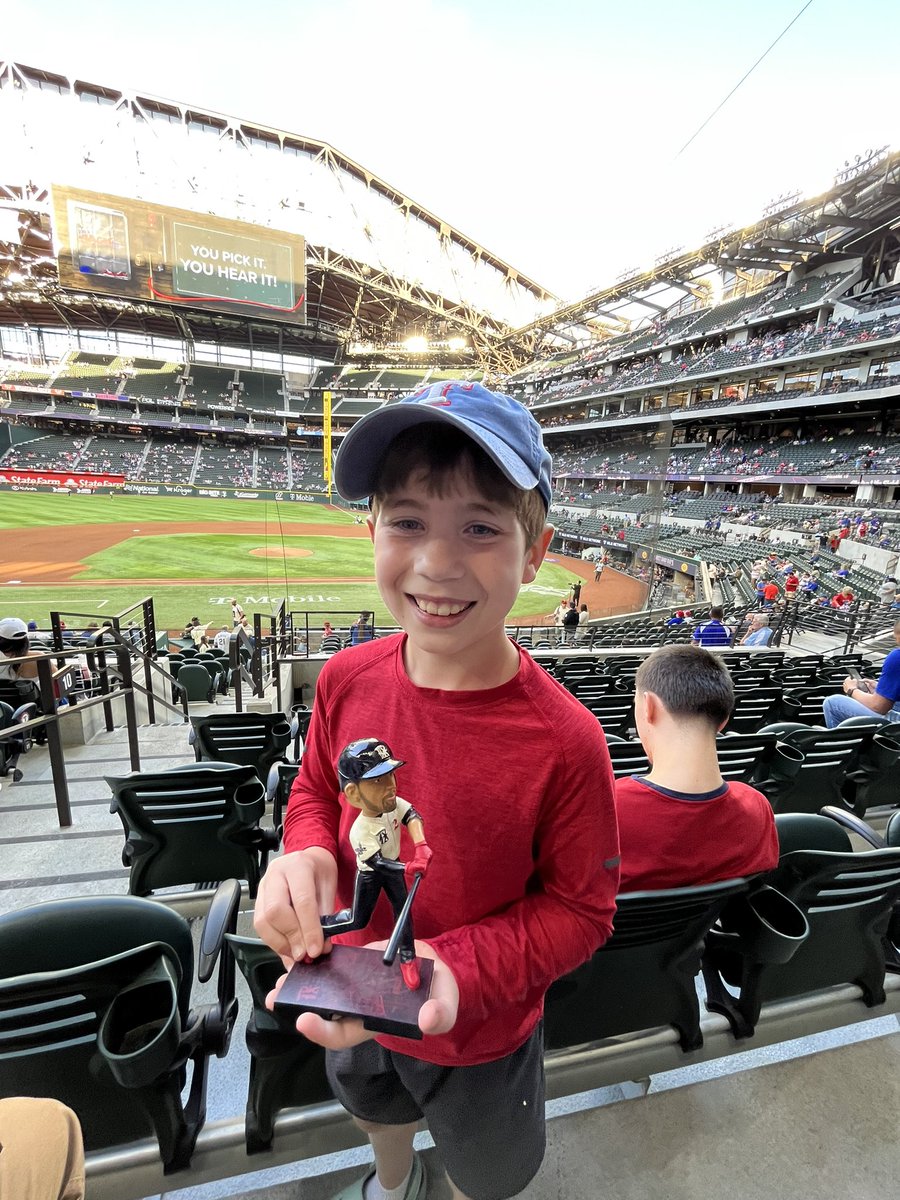 KAUZ6Chris's tweet photo. The roof is open! #ItsBaseballTimeInTexas @rangers #TheCoopIsLoose https://t.co/Dji8DLpwHb