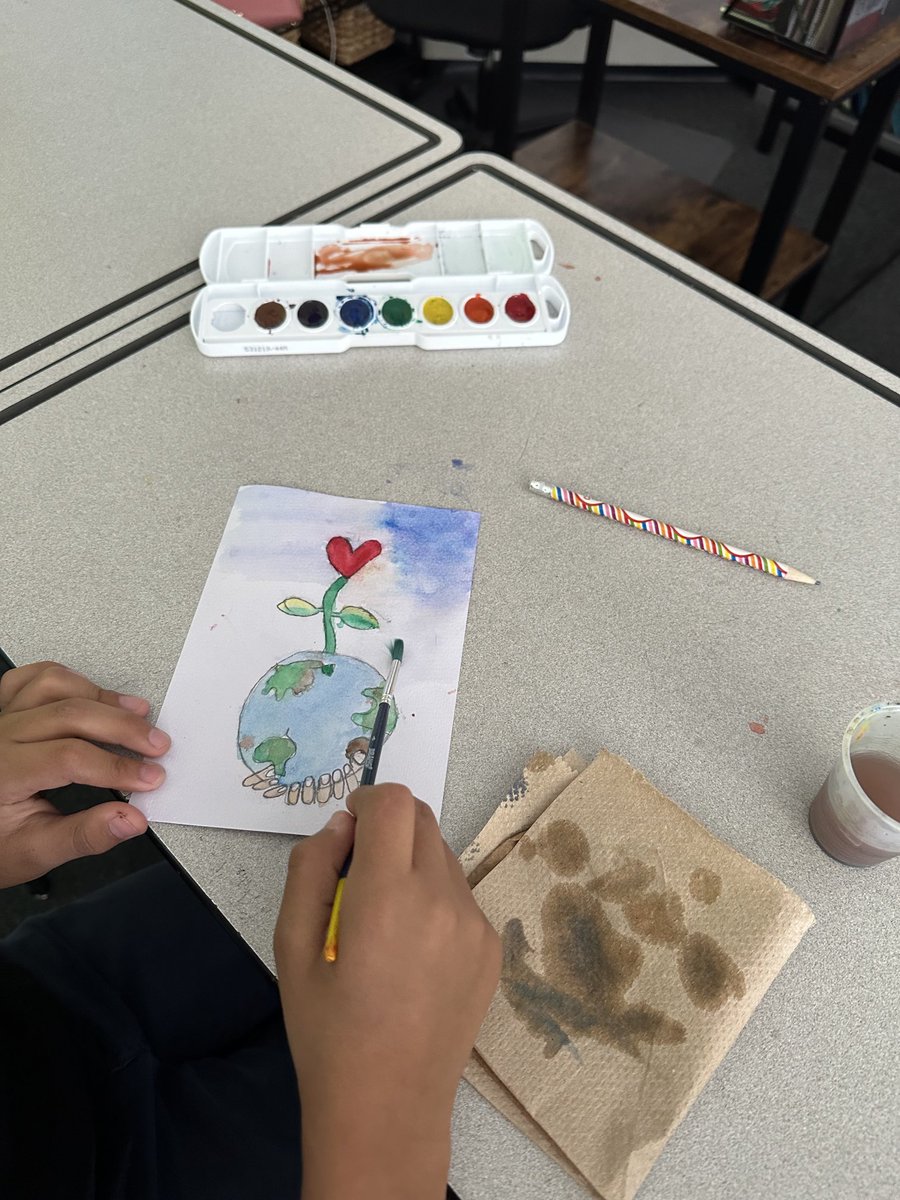 lfgomezperez's tweet photo. Larsen 4th Grade Team creating Earth Day beautiful work of art! #HESD Pride https://t.co/o3eLmktSae
