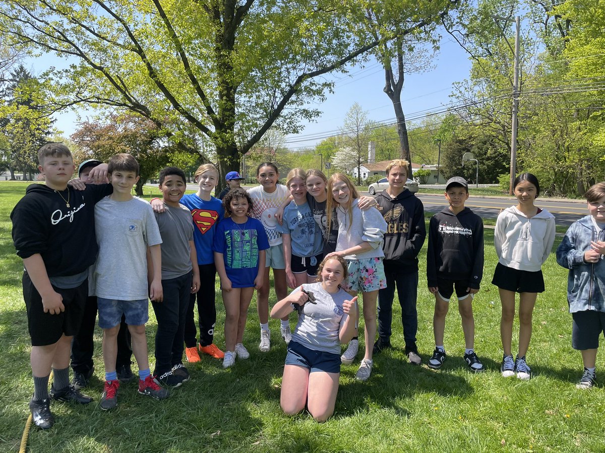 MsMiletto's tweet photo. Great day outside experiencing #friction and unbalanced forces! #sciencerocks #kvhatters https://t.co/Hf5xSR0vcu