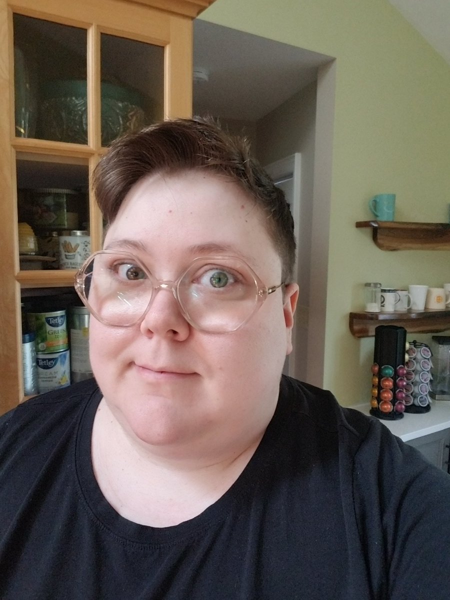 TraitorHugger's tweet photo. Update, I took a nap and my bangs did this! https://t.co/UQEZ3yUIXH