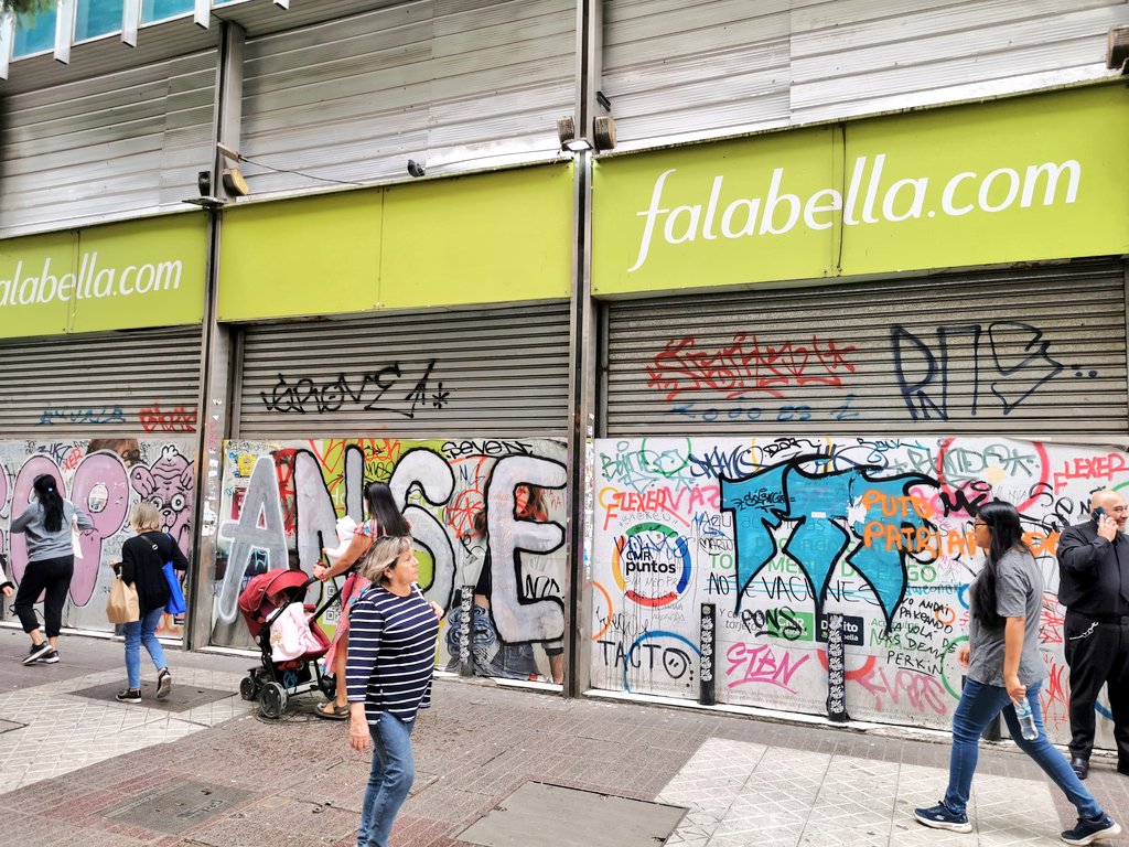 tomasreb_'s tweet photo. Así luce la fachada de Falabella en el paseo Ahumada stgo ¿Cuál es el compromiso de la compañía con el espacio público? Utilidades millonarias y ni un tarro de pintura. @FalabellaAyuda @gbottazzini
Litio
Calama
Codelco
Lagos
Astorga
Canadá
Arsenal
Ravinet
#100Indecisos
#86añosUC https://t.co/dAiqh5usqu