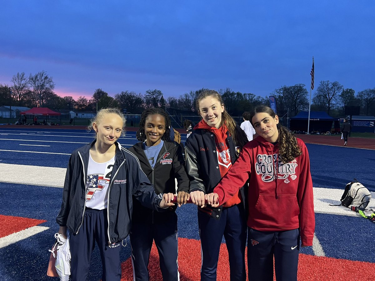 CoachVoss's tweet photo. City Champion Mid Distance crew!!! 4x800 4x400 and a 400 sweep! @FranklinMADE_AD @CoachMoran31 @CoachOlivia2 https://t.co/n4IiM1nwbL