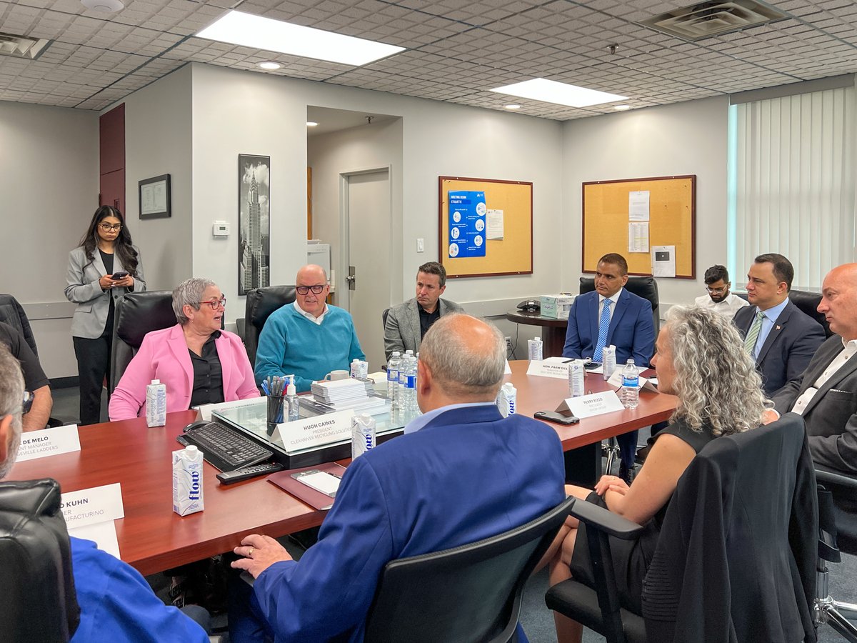 MichaelParsa's tweet photo. I was thrilled to have the Minister of Red Tape Reduction @ParmGill in #Aurora this morning to hear from manufacturing businesses on how our government can contribute to their success.
Thank you to Sandra from @AuroraChamberon and #AxiomGroup for hosting us! https://t.co/S9pWpsOeOH