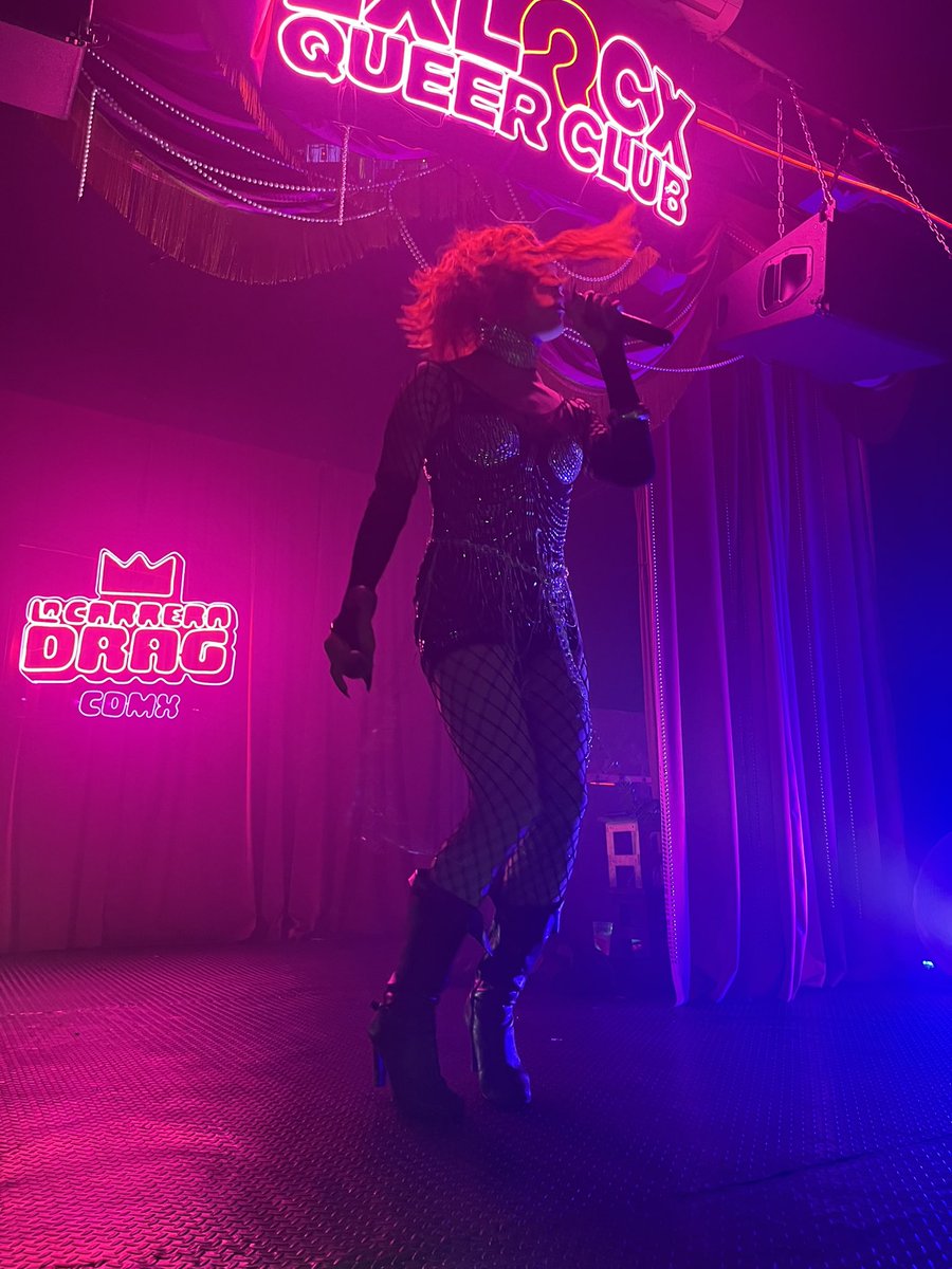 johnnycarmona's tweet photo. Anoche estuve en el inicio de #LCDDLCDMX de @ParisBangBang y estuvo Incre el derroche de talento y fantasía!
Viva el Drag de #CDMX https://t.co/KwLklnZab4