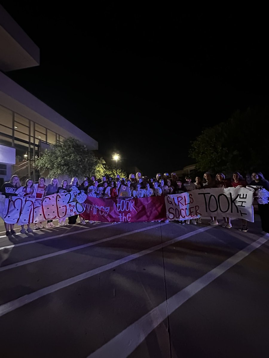Marcus_MMFCG's tweet photo. Thank you @MarcusHSCheer for welcoming us back to school in the most memorable way! We ❤️ you! 🥹 https://t.co/bZVGLHHP4a