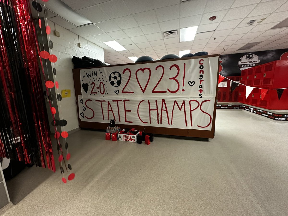 Marcus_MMFCG's tweet photo. Thank you @MarcusHSCheer for welcoming us back to school in the most memorable way! We ❤️ you! 🥹 https://t.co/bZVGLHHP4a