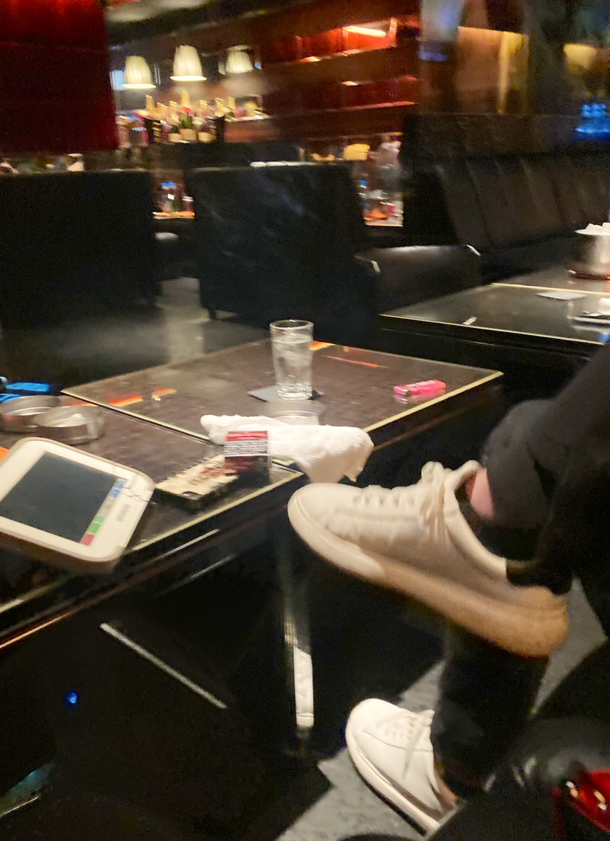 amimi69's tweet photo. 9時間労働からの22時〜5時までぶっ通しダーツからの朝キャバで遊ぶワイ😩 https://t.co/YF9tbyADOl