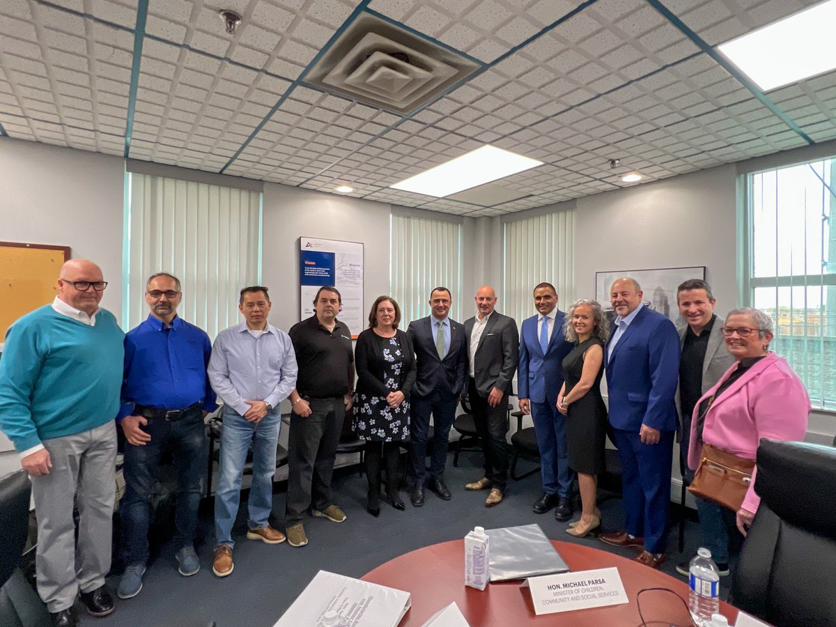 MichaelParsa's tweet photo. I was thrilled to have the Minister of Red Tape Reduction @ParmGill in #Aurora this morning to hear from manufacturing businesses on how our government can contribute to their success.
Thank you to Sandra from @AuroraChamberon and #AxiomGroup for hosting us! https://t.co/S9pWpsOeOH