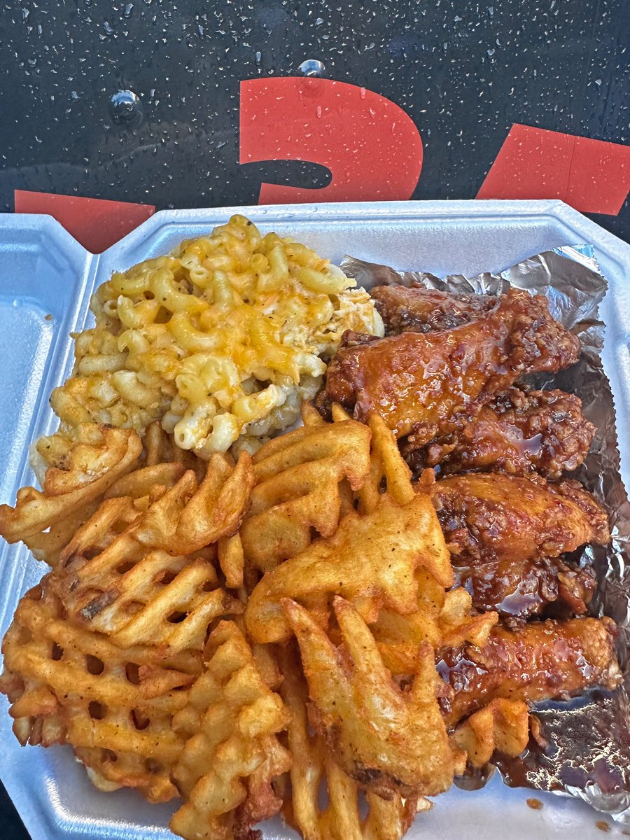 Best wings in  North Carolina🤤, retweet and like if you love wings 🧡#Foodpics #Foodies #Raleigheats #Durhameats #Raleighwings #NCfoodies #NCwings #Theflatdrum #Prizepicks #underdogfantasy #wings #foodblogger #Foodie #foodindustry #explorepage #foodlover #NCfoodie