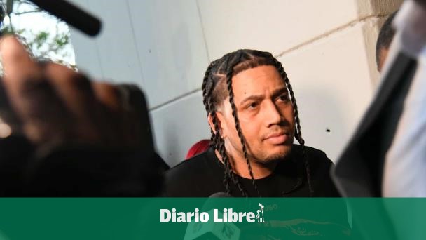 DiarioLibre's tweet photo. 📰 |#ActualidadDL| "Allá arriba hay un Dios", dice el padre del niño Gioser Luis Feliz sobre su amigo vinculado al hecho

🔗https://t.co/fB41umionD

#DiarioLibre #Goiser #Santiago #Viajeros #Asalto https://t.co/EvO4lXlghl