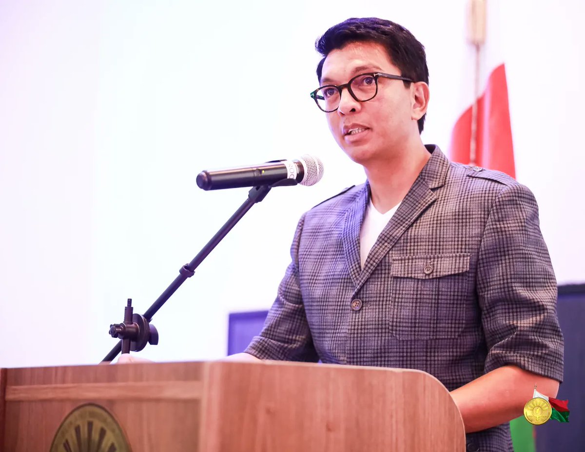 C'est dans la joie que je souhaite à tous les musulmans de Madagascar et partout dans le monde, une très bonne fête d'Aïd al-Fitr, la rupture du jeûne célébrée avec tous les proches familles et amis : Aïd Moubarak! #EidMubarak #EidMubarak2023 #AidElFitr2023