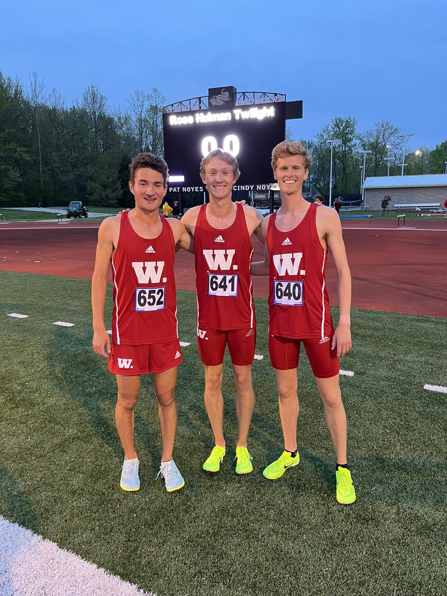 PRs across the board for these guys in the 3000m tonight. Brayden Curnutt came away with his 2nd win of the night in 8:31.