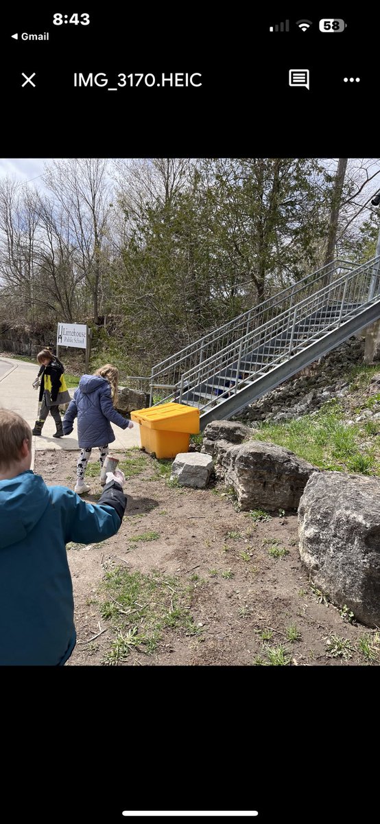 LimehousePS's tweet image. @LimehousePS celebrated Earth Day by having a yard cleanup. Thank you to #SuperiorGlove Acton for sponsoring the event with bags and gloves. Way to go Lynx on making a positive impact on our environment. #ecoschools 
#HDSB