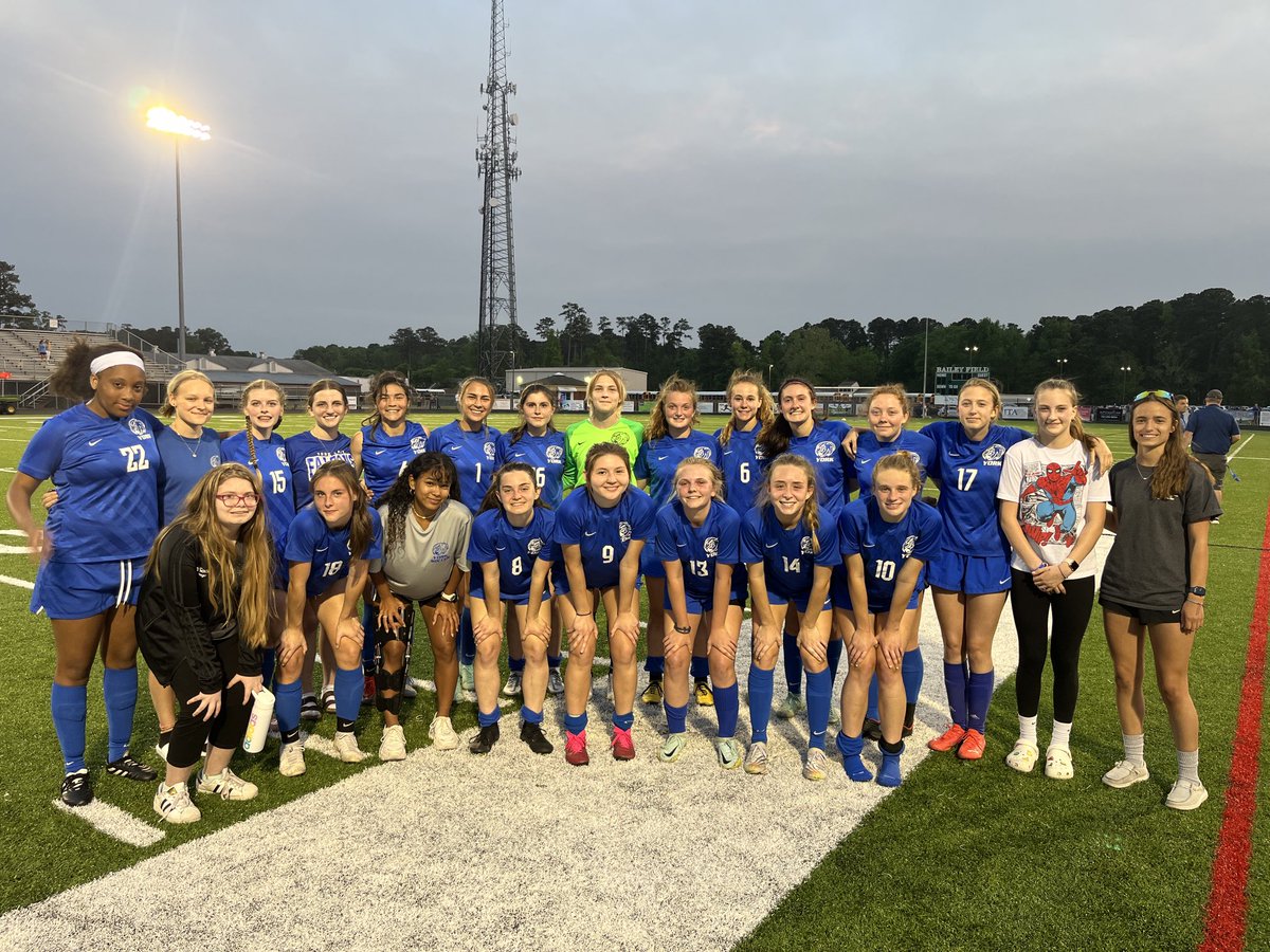 YHSLadyFSoccer's tweet photo. York ladies 0-2 in competitive match to a talented Smithfield team. Pretty over the top goal by Forbes and a PK in the 2nd half by Worrell. ⁦⁦@Tiki8TakaSHS⁩ good luck the rest of the season! Alum alert 👀Krista Anderson‼️ ⁦@757_HS_Soccer⁩ ⁦@YorkHSAD⁩ ⁦ https://t.co/9LJ4AXlbcS