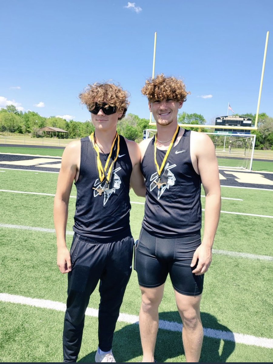 Rinner14T's tweet photo. 100m: 11.73 (2nd 🥈)
200m: 23.96 (4th🎖)
@ahendy_20 @CatoosaFootball @k2cAthletics https://t.co/PBJz9wyhiO