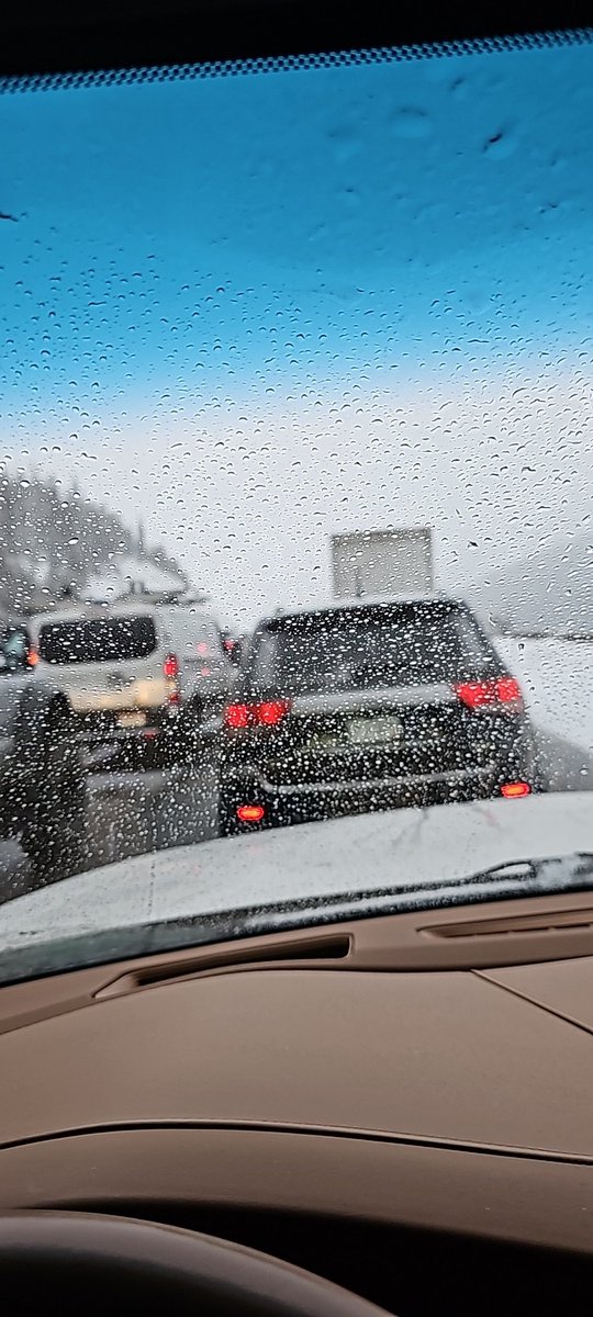 kikinft85's tweet photo. @ColoradoDOT Now traffic is completely still, any updates on length of closure? https://t.co/9zJijOYFeW