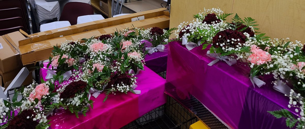 LonghornStems's tweet photo. Small Bouquets 💐  for Seniors tonight! #WeAreGR #FlowerPower @GRFFASchroeder https://t.co/AvPFK3NPNQ
