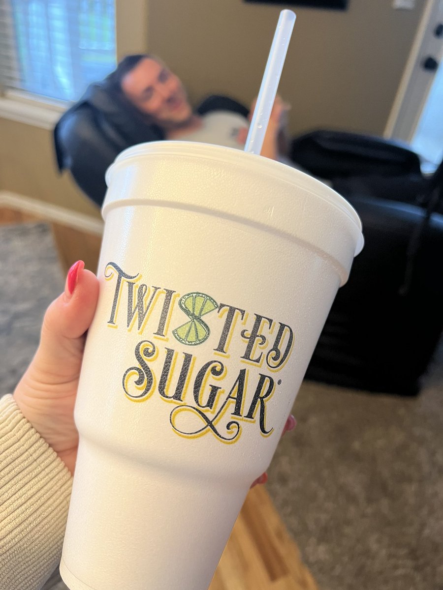 SonGron's tweet image. My time is worth $4 (especially when @Dustin_Clark4 is paying 😂) 
Twisted Sugar won our business over Swig’s .50 drink promo. Line was insane! 😋#brainblast