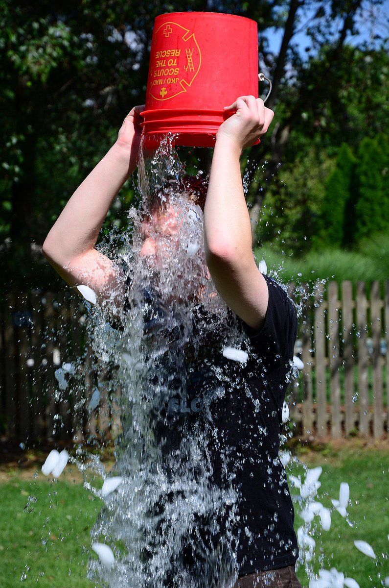 AMAUHMain's tweet photo. Remember the viral marketing campaign that raised $115M for ALS research: The Ice Bucket Challenge! 🧊By leveraging social media and user-generated content, the campaign showcased the power of community-driven marketing and inspired simile campaigns around the world https://t.co/St0FgFts27