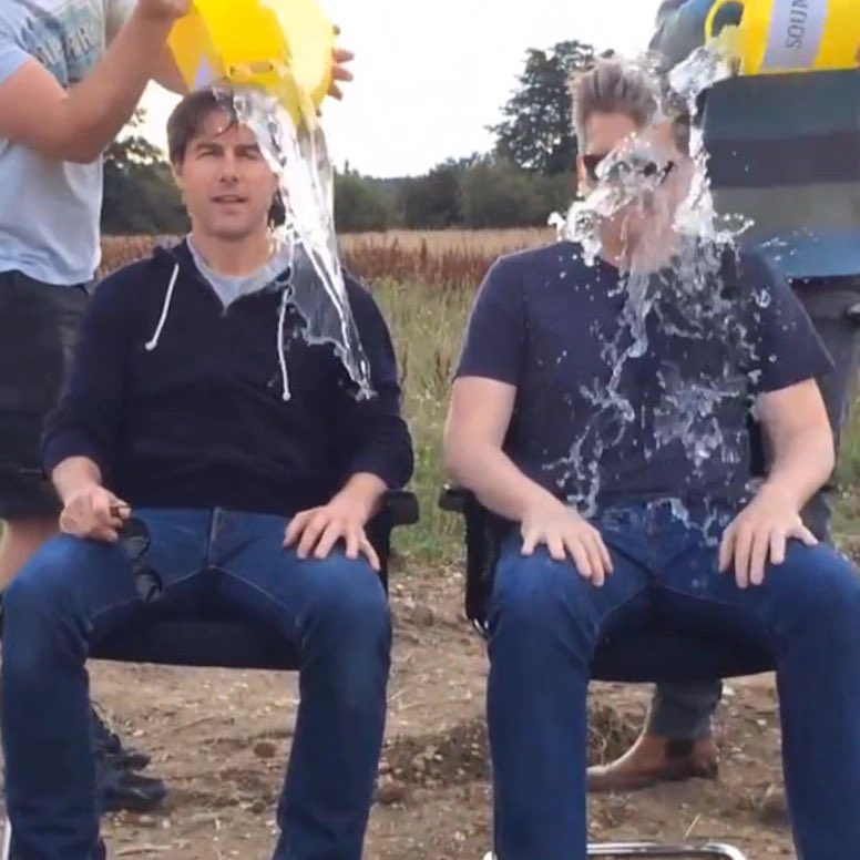 AMAUHMain's tweet photo. Remember the viral marketing campaign that raised $115M for ALS research: The Ice Bucket Challenge! 🧊By leveraging social media and user-generated content, the campaign showcased the power of community-driven marketing and inspired simile campaigns around the world https://t.co/St0FgFts27