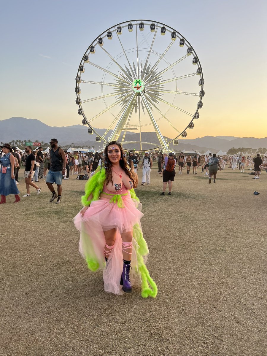 AmandaRomeWest's tweet photo. Want to see the rest of my Coachella content for FREE? 🏝️🎶🥰🙏🏻🦋 Then look no further… Here you go: https://t.co/9MNnuJizez 🥰 #playboy #playboybunny #playboycreator #coachella #COACHELLA2023 #Coachellaoutfit #coachellaweekend2 https://t.co/LCw57ZZzVv