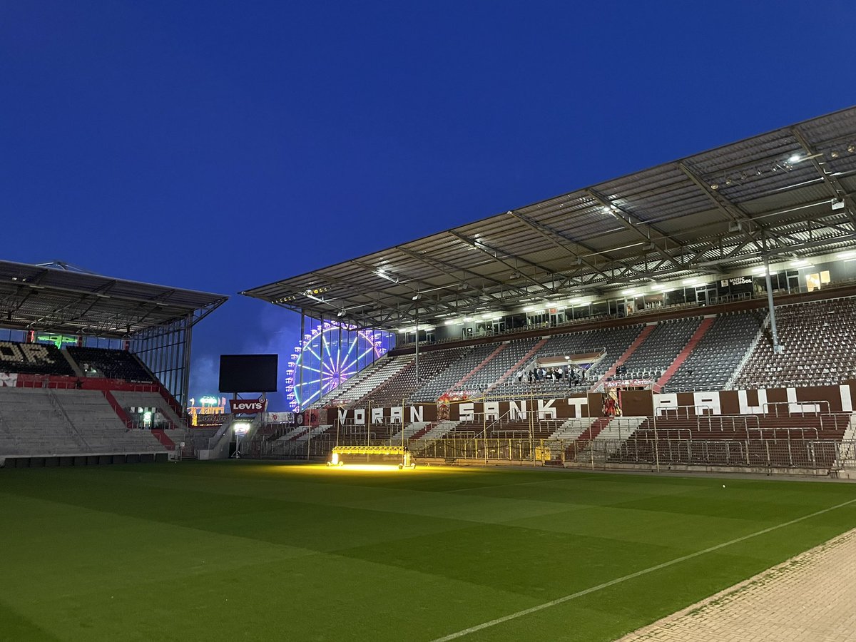 marcobo's tweet photo. A night to remember. @silpion_de Kicker Cup im Millerntorstadion, powered by @kommkickern @kickertool https://t.co/hEur1AInPW