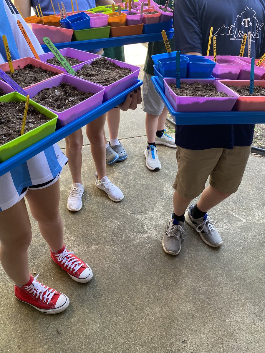 EcoEdTek's tweet photo. @BootstrapFarmer Your trays are stronger than a 5th grader! No broken trays this whole school year. 💚🌱♻️ https://t.co/smjaliXT7q