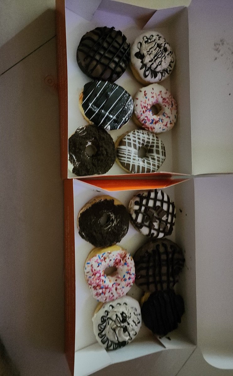 nimish81's tweet photo. @zomato @zomatocare ordered this and paid in full. Your team delivered wrong order and now you guys are not ready to take it back and refund the money. 

Cheating customer has become your habit @zomato https://t.co/liF7PBoWjQ