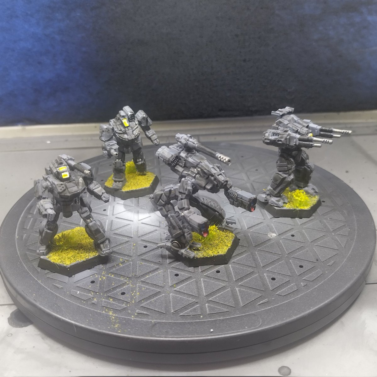 Who will stand against the tyranny of the dragon? The Gray Death Legion
#battletech #battletechminiatures #graydeathlegion #catalystgamelabs #citadelcontrast #armypainter #miniaturepainting #warmongers