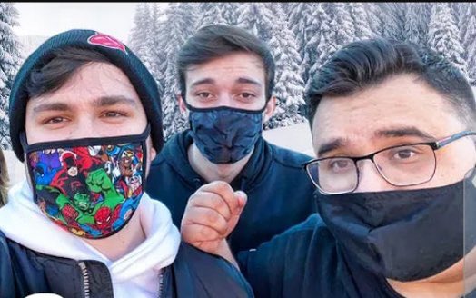 KodaQuesabirria's tweet photo. y si en realidad uno de los 4 no existe entonces otro tiene que disfrazarse y por eso nunca pueden estar juntos? https://t.co/VCB2uSW7X8
