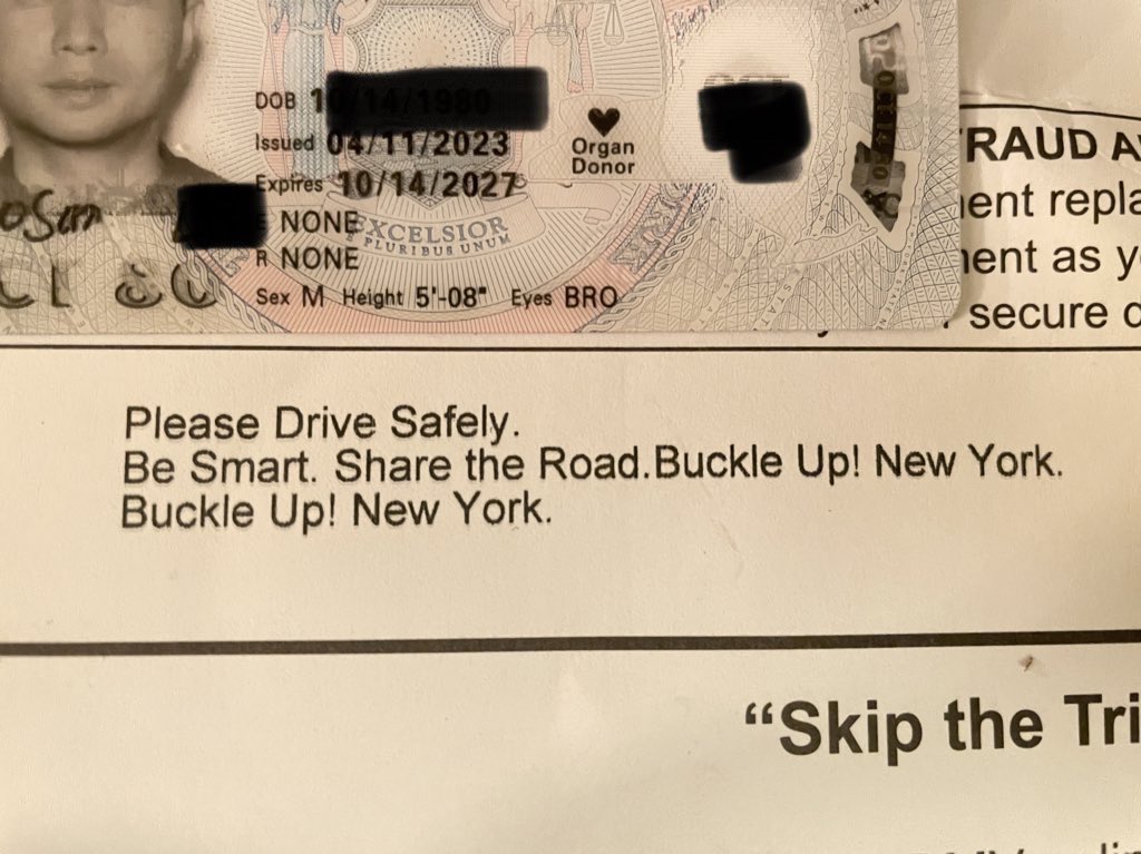 gfwsucks's tweet image. 请安全驾驶，机灵一点，记得让路，系上安全带，纽约！系上安全带！纽约
这就是初学者驾照许可证和DMV给的忠告。#驾照许可证 #learnerpermit