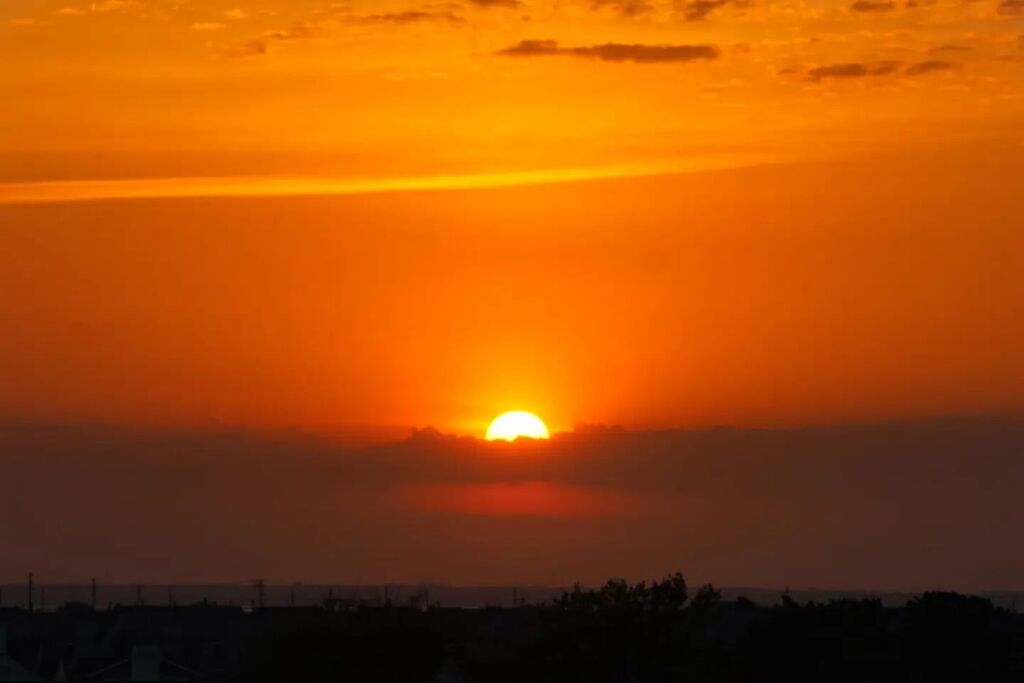seankardon's tweet photo. Sunset from Brigantine, NJ. #brigantinenj #brigantinebeach #brigantinelife #sunset #sunset🌅 #sunsetsky #sunsetclouds #njshore #shorelife #jerseyshore #canon #canon📷 #canoneosR7 #goodnight #goodnightphoto https://t.co/g0gfA2ANKJ https://t.co/1CbLKPqsPn